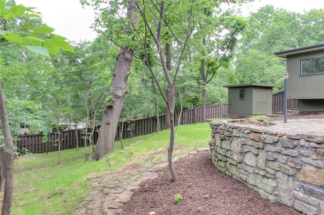 1588 N Tanglebriar Ln, Fayetteville, AR 72701 - view of yard featuring a patio area