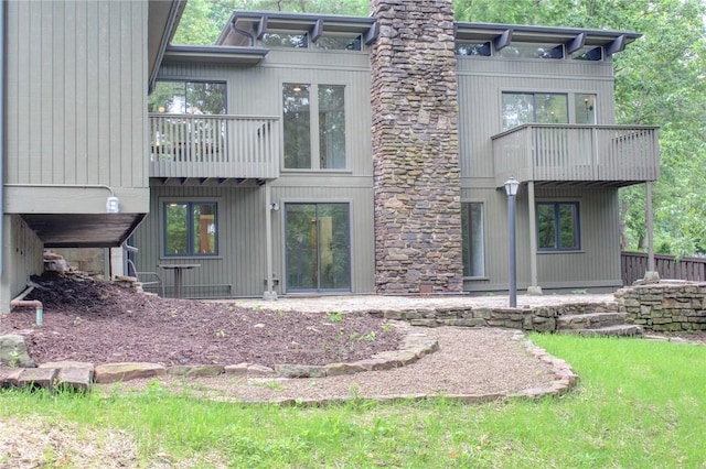 1588 N Tanglebriar Ln, Fayetteville, AR 72701 - back of house with a balcony and a patio