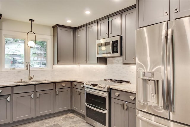 1588 N Tanglebriar Ln, Fayetteville, AR 72701 - kitchen with stainless steel appliances, gray cabinets, a sink, backsplash, and recessed lighting