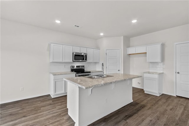 851 E Sparrow Cir, Fayetteville, AR 72701 - kitchen with stainless steel appliances, a sink, white cabinets, dark wood-style floors, and a center island with sink