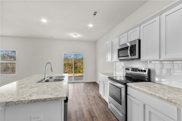 851 E Sparrow Cir, Fayetteville, AR 72701 - kitchen with stainless steel appliances, a sink, dark wood-style flooring, white cabinetry, and decorative backsplash