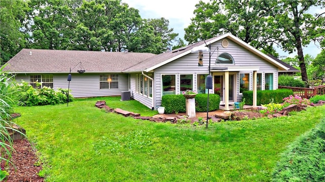 811 E Township St, Fayetteville, AR 72703 - ranch-style home with a front lawn and central AC unit