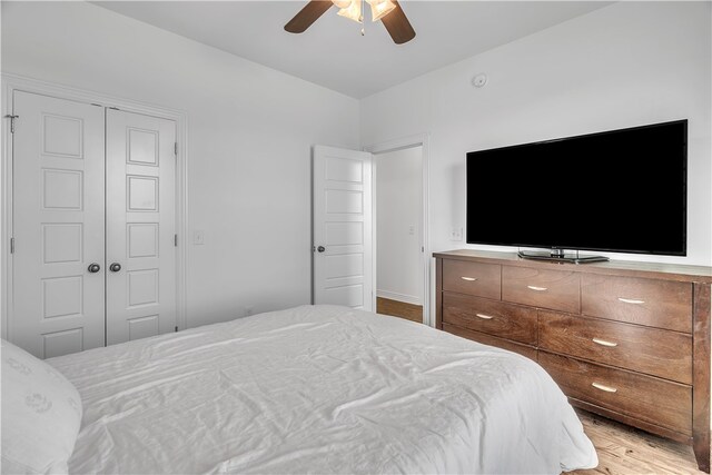 1461 Colonel Mcneil Dr, Prairie Grove, AR 72753 - bedroom featuring a closet, a ceiling fan, and light wood-style floors