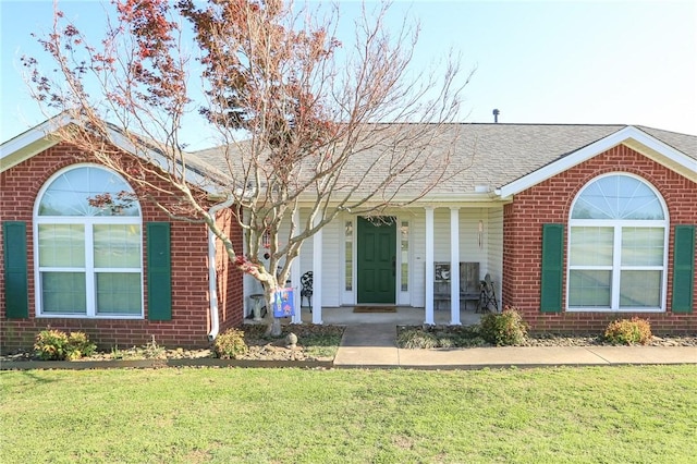 925 Lowell Ave, Cave Springs, AR 72718 - single story home featuring a front lawn, brick siding, a shingled roof, and covered porch
