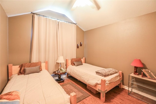 925 Lowell Ave, Cave Springs, AR 72718 - bedroom featuring vaulted ceiling, wood finished floors, a ceiling fan, and baseboards