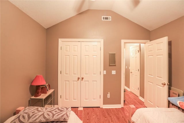 925 Lowell Ave, Cave Springs, AR 72718 - bedroom with light wood-style floors, lofted ceiling, a closet, and baseboards
