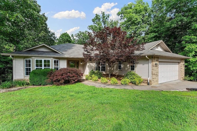 7 Dorking Ln, Bella Vista, AR 72714 - ranch-style house featuring a garage, a front yard, driveway, and roof with shingles