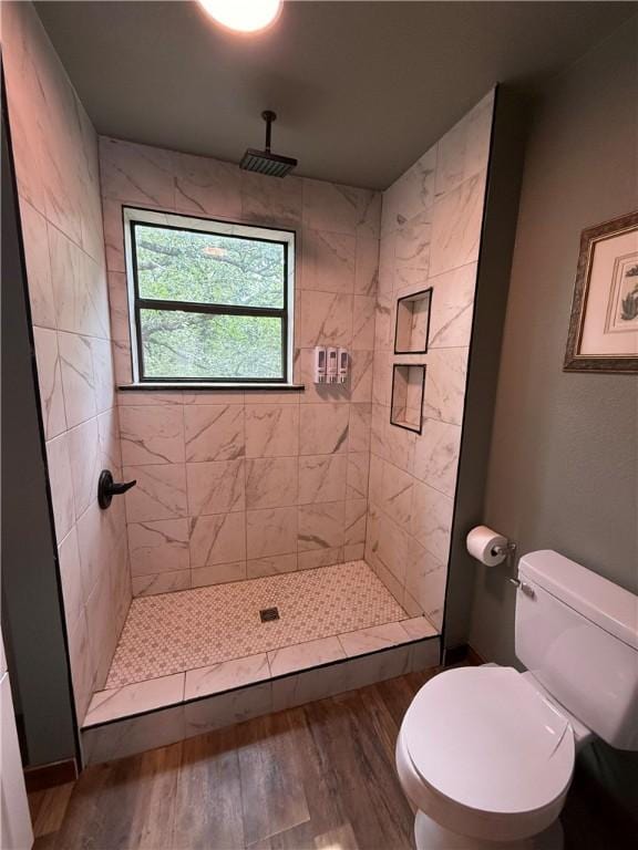2711 Skyline Dr, Russellville, AR 72802 - bathroom featuring toilet, wood finished floors, and tiled shower
