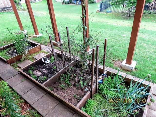 4007 Georgia St, Springdale, AR 72762 - exterior view of a vegetable garden