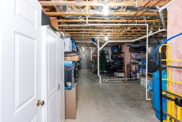 15210 Haynes Rd, Rogers, AR 72756 - unfinished basement featuring a water pressure tank