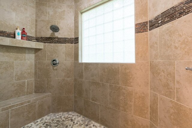 15210 Haynes Rd, Rogers, AR 72756 - bathroom with tiled shower