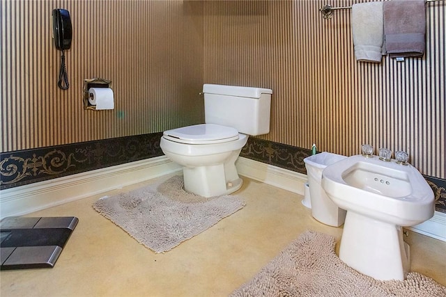 1060 Marina Way, Russellville, AR 72801 - half bathroom featuring toilet, a bidet, baseboards, and wallpapered walls