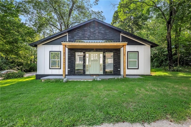 327 S E Ave, Fayetteville, AR 72701 - view of front of house featuring a front lawn and board and batten siding