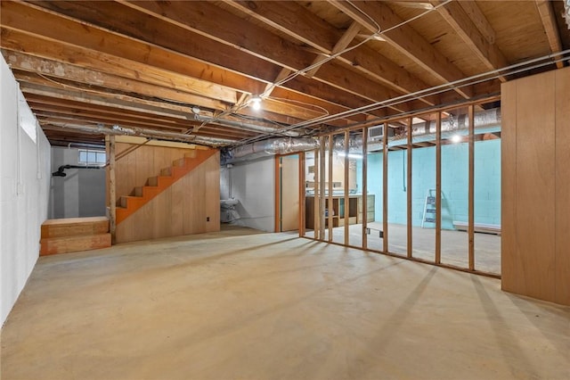 5 Rolling Meadows Dr, Harrison, AR 72601 - below grade area with stairway