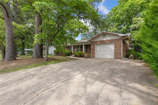 5 Rolling Meadows Dr, Harrison, AR 72601 - single story home featuring brick siding, a garage, and driveway
