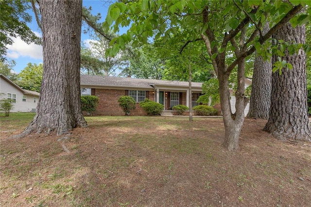 5 Rolling Meadows Dr, Harrison, AR 72601 - view of front of property featuring brick siding and a front yard