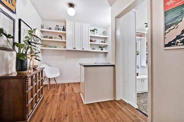 1463 E Woodbrook Dr, Fayetteville, AR 72703 - bar area featuring wood finished floors