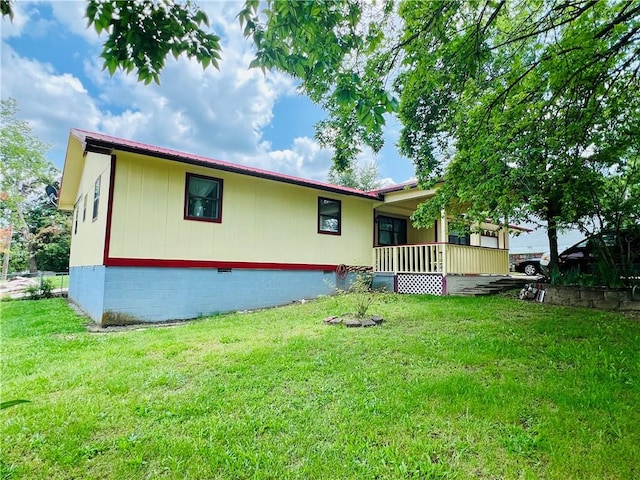 720 Circle Dr, Berryville, AR 72616 - back of house featuring a porch, crawl space, and a yard