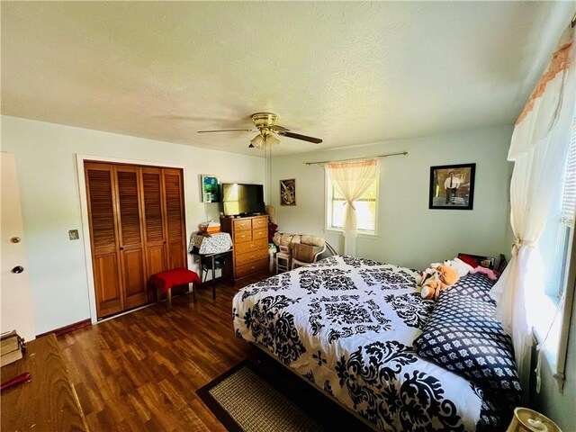 720 Circle Dr, Berryville, AR 72616 - bedroom featuring wood finished floors, a closet, and a ceiling fan