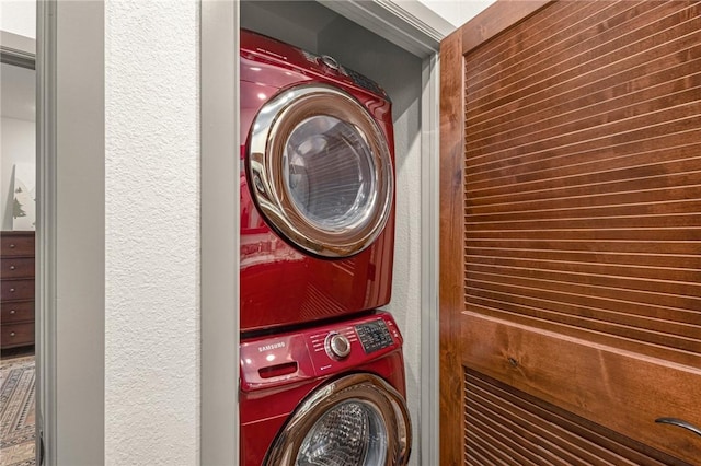 42 Devizis Dr, Bella Vista, AR 72714 - laundry area featuring stacked washer and clothes dryer and a textured wall