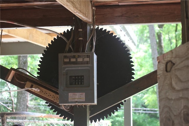 197 7th St, Saint Paul, AR 72756 - detailed view of electric panel