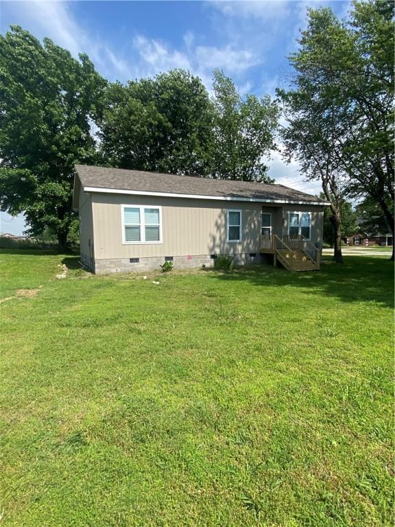 924 W Ave, Lincoln, AR 72744 - view of front of house with crawl space and a front yard