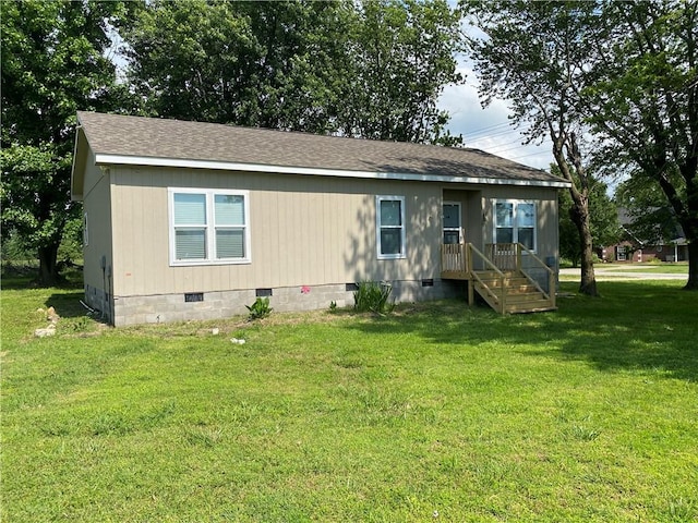 924 W Ave, Lincoln, AR 72744 - manufactured / mobile home featuring crawl space, roof with shingles, and a front lawn