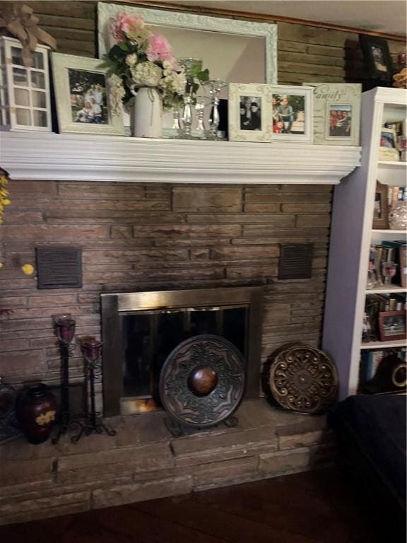 924 W Ave, Lincoln, AR 72744 - detailed view of wood finished floors