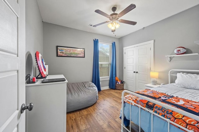 26 Primrose Ln, Bella Vista, AR 72714 - bedroom featuring light wood finished floors, ceiling fan, a closet, and baseboards