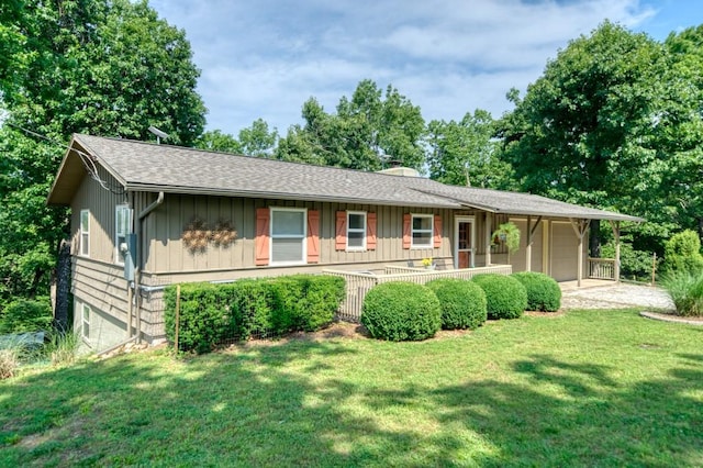 122 Hillcrest Rd, Eureka Springs, AR 72631 - single story home featuring board and batten siding, a garage, a front lawn, and a porch