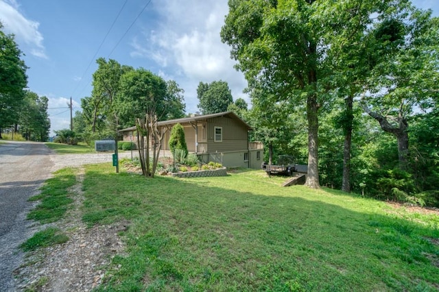 122 Hillcrest Rd, Eureka Springs, AR 72631 - view of green lawn featuring gravel driveway