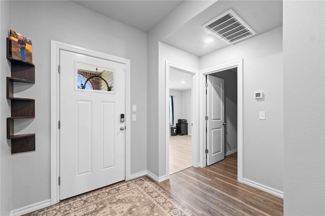 615 W Dusty Ct, Siloam Springs, AR 72761 - entrance foyer with wood finished floors and baseboards