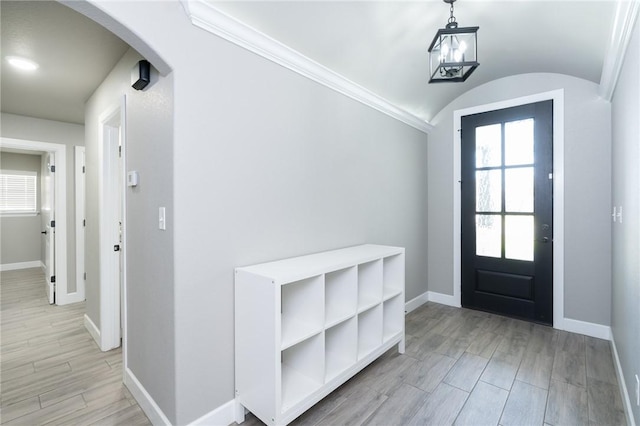 1909 Crump St, Pea Ridge, AR 72751 - entrance foyer with baseboards, arched walkways, light wood-style floors, and vaulted ceiling