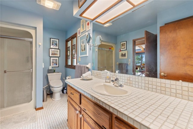 7 El Dorado Dr, Holiday Island, AR 72631 - full bath with a shower stall, vanity, tile patterned floors, toilet, and decorative backsplash