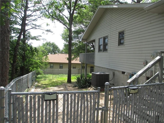 9 Rancho Vista Ln, Holiday Island, AR 72631 - rear view of house with a fenced backyard
