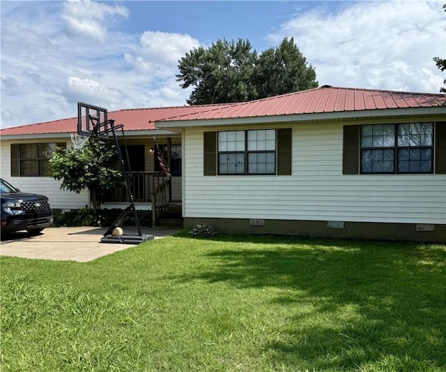 23933 J M Summers Rd, Summers, AR 72769 - single story home featuring crawl space, a front yard, and metal roof