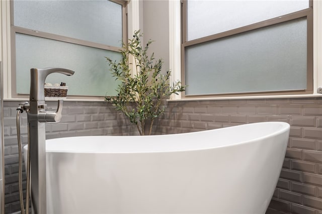 22704 Oakview Rd, Siloam Springs, AR 72761 - full bath with a soaking tub and tile walls