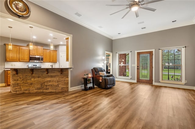 22704 Oakview Rd, Siloam Springs, AR 72761 - living room featuring a ceiling fan, wood finished floors, baseboards, ornamental molding, and recessed lighting