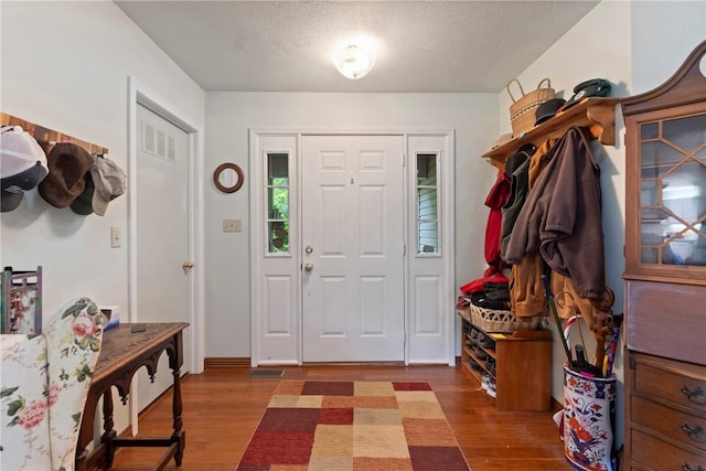 16 Osage Ln, Holiday Island, AR 72631 - foyer entrance featuring wood finished floors and a textured ceiling