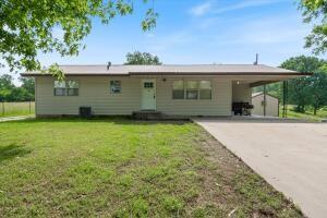 206 Trailwood Rd, Anderson, MO 64831 - view of front facade featuring a carport, driveway, and a front lawn