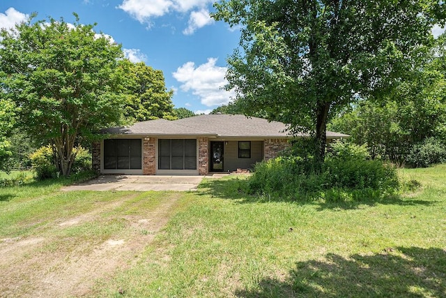 634 Orchard View Ests, Alma, AR 72921 - ranch-style house with dirt driveway, a front lawn, an attached garage, and brick siding