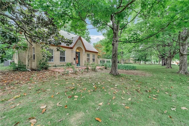 320 S Pleasant St, Springdale, AR 72764 - tudor home with brick siding and a front lawn