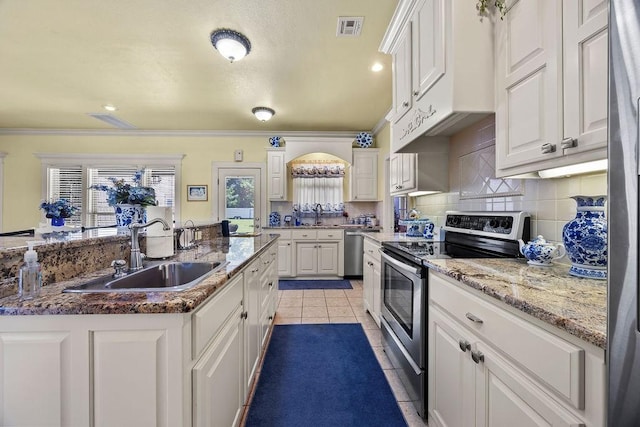 815 James Pl, West Fork, AR 72774 - kitchen with appliances with stainless steel finishes, a sink, ornamental molding, white cabinetry, and backsplash