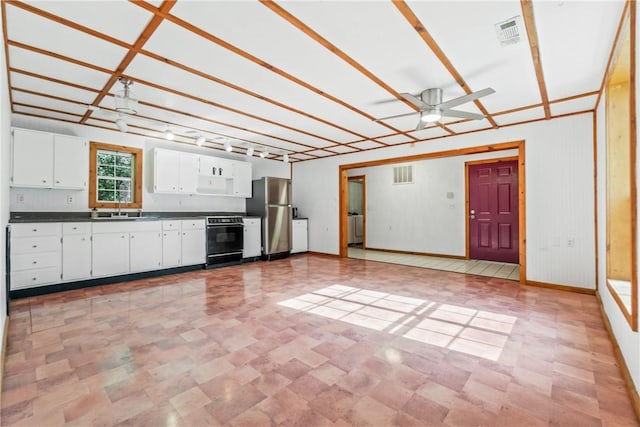 11648 Ventris Rd, Garfield, AR 72732 - kitchen featuring stove, freestanding refrigerator, dark countertops, a sink, and ceiling fan