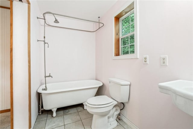 11648 Ventris Rd, Garfield, AR 72732 - full bath featuring a freestanding tub, toilet, and tile patterned floors