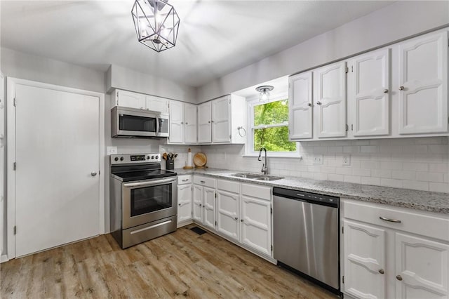 21 Chudleigh Ln, Bella Vista, AR 72714 - kitchen featuring appliances with stainless steel finishes, a sink, and white cabinetry