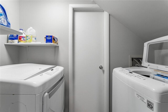 21 Chudleigh Ln, Bella Vista, AR 72714 - laundry area with independent washer and dryer