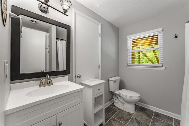 21 Chudleigh Ln, Bella Vista, AR 72714 - full bathroom with vanity, baseboards, and toilet