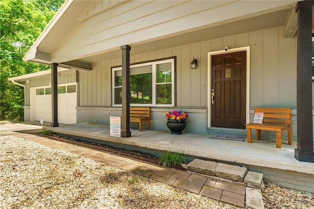 21 Chudleigh Ln, Bella Vista, AR 72714 - property entrance with covered porch and an attached garage