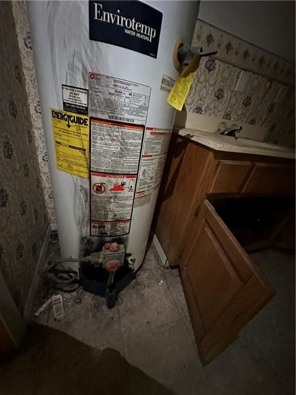 13888 White Oak Ln, Bentonville, AR 72712 - utilities featuring gas water heater